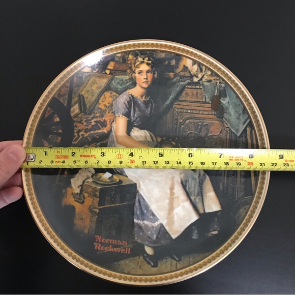 Dreaming in the Attic Plate | Norman Rockwell’s Rediscovered Women Collection - Picture 10 of 10